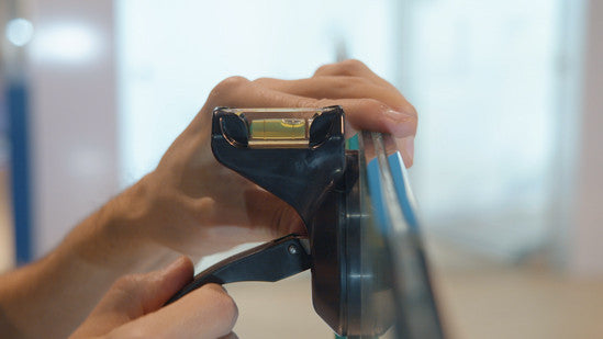 Bohle VetroLevel Fixing aid with Veribor® suction pad and integrated spirit level